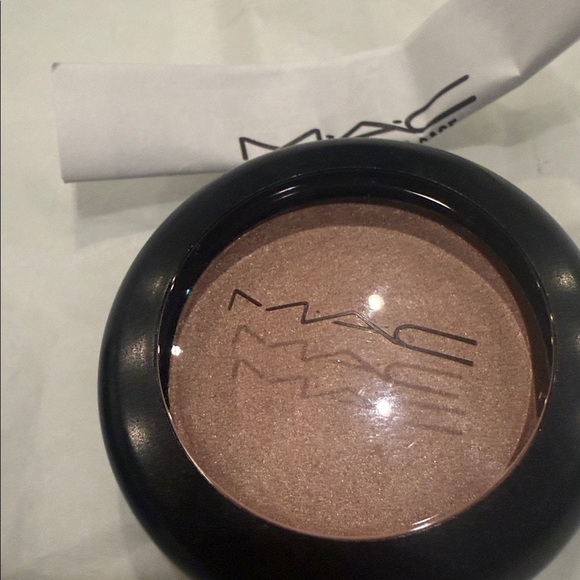 MAC Cosmetics Cream Colour Base - Shell - Picture 4 of 4